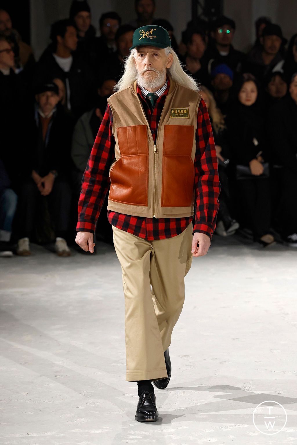 Fashion Week Paris Fall/Winter 2025 look 19 from the Junya Watanabe Man collection 男装