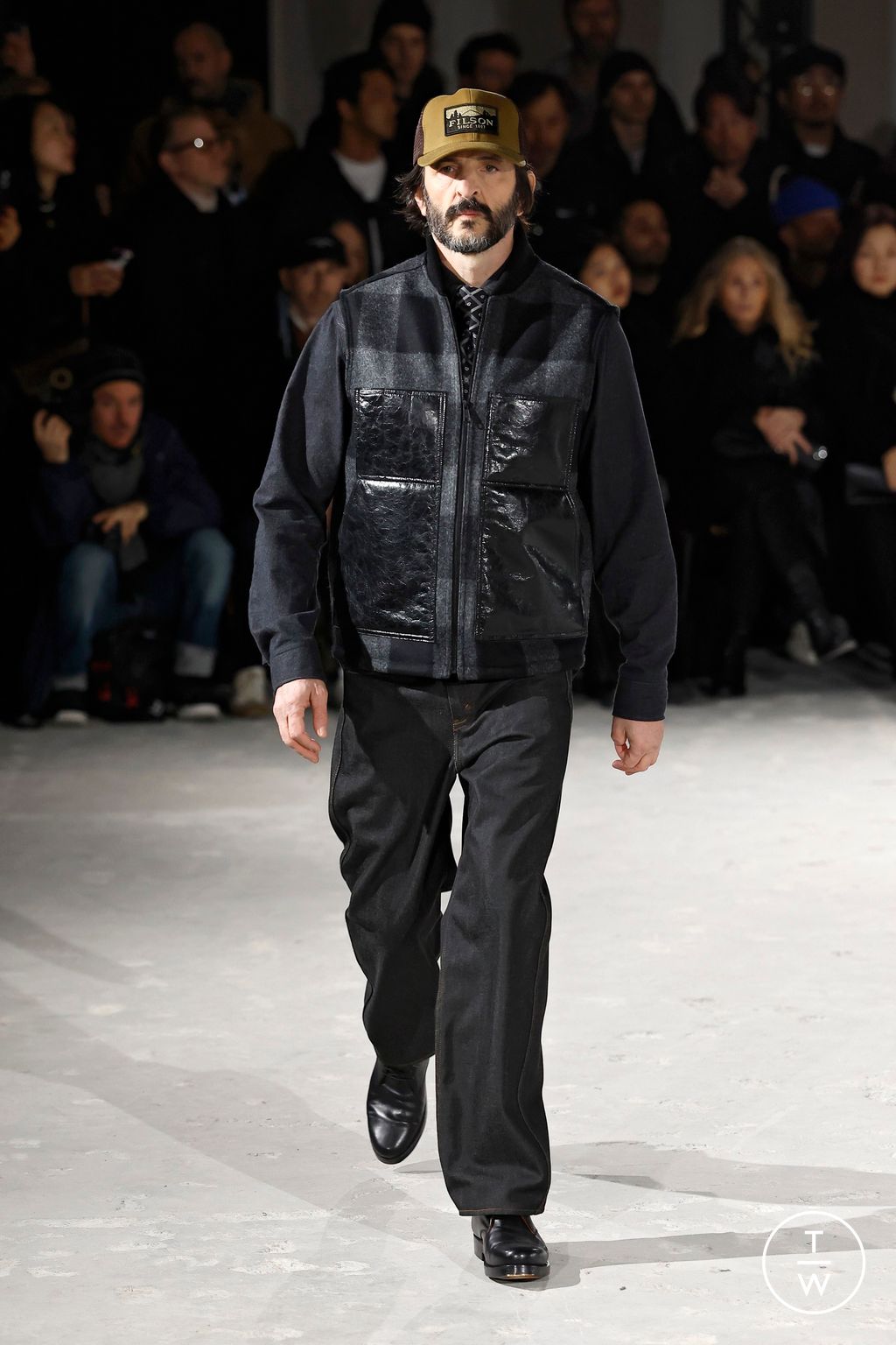 Fashion Week Paris Fall/Winter 2025 look 20 from the Junya Watanabe Man collection menswear