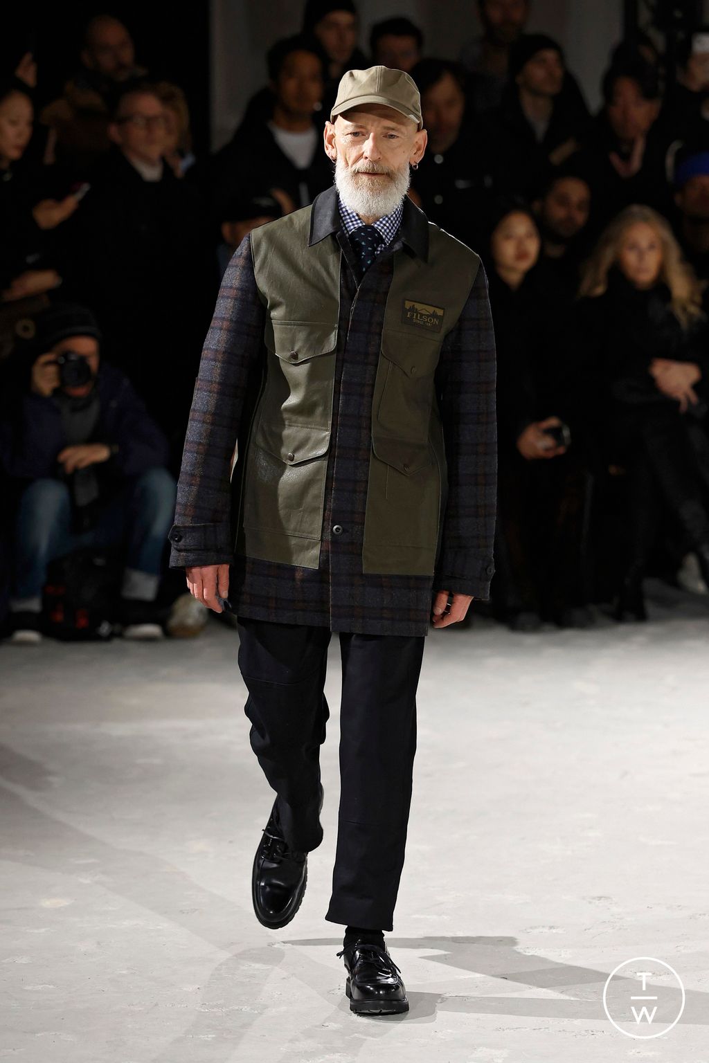 Fashion Week Paris Fall/Winter 2025 look 24 from the Junya Watanabe Man collection 男装