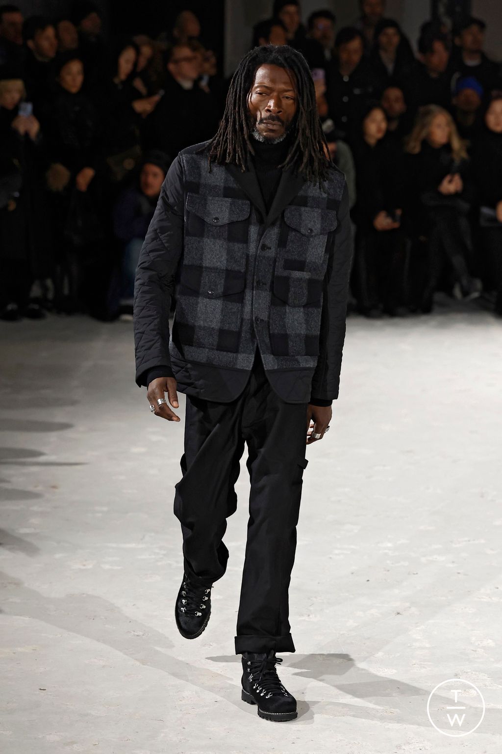 Fashion Week Paris Fall/Winter 2025 look 35 from the Junya Watanabe Man collection 男装