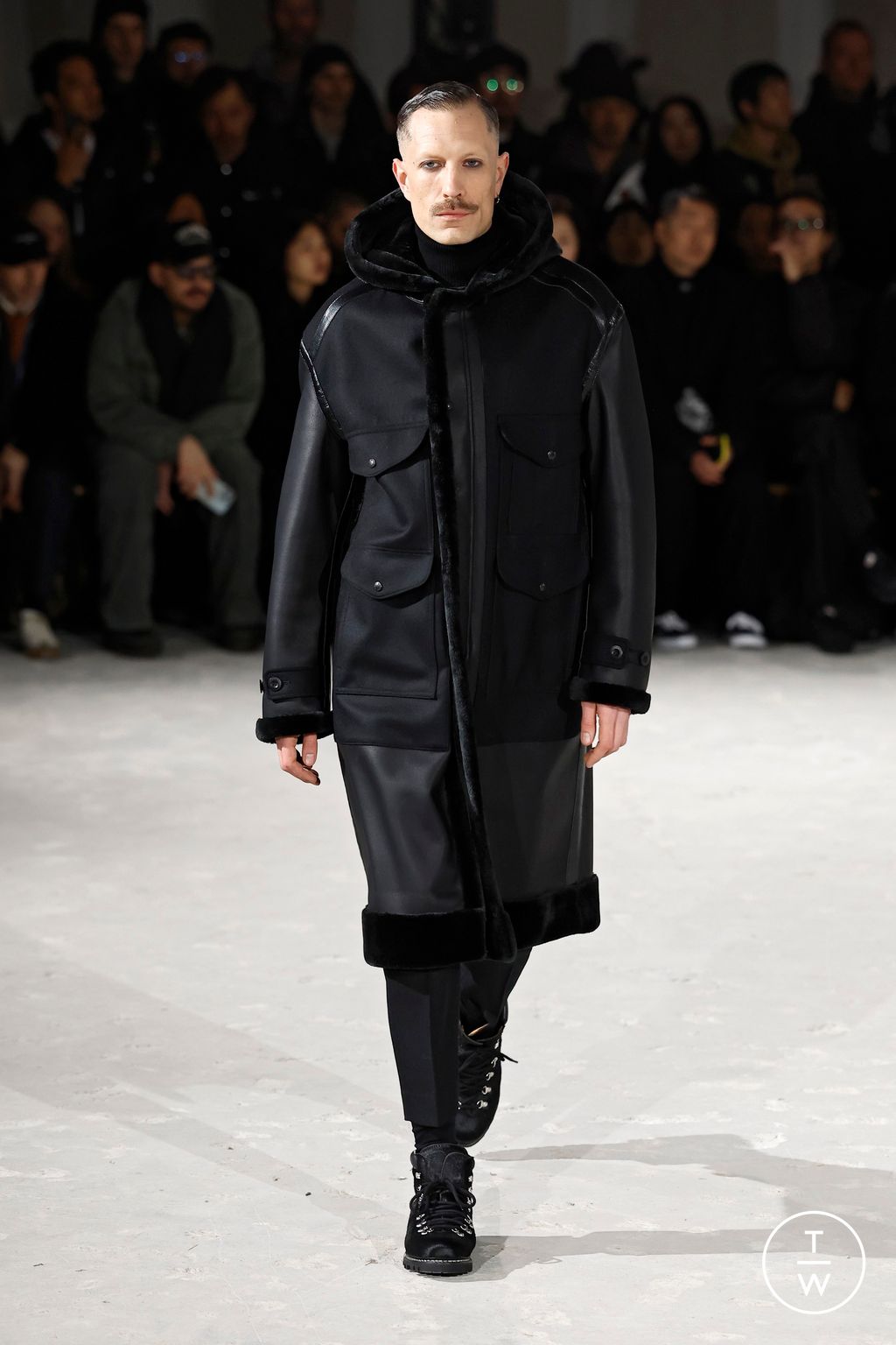 Fashion Week Paris Fall/Winter 2025 look 41 from the Junya Watanabe Man collection 男装