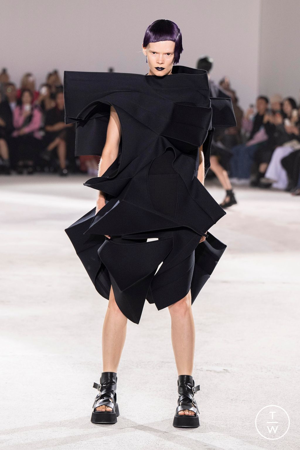 Fashion Week Paris Spring/Summer 2024 look 4 de la collection Junya Watanabe womenswear
