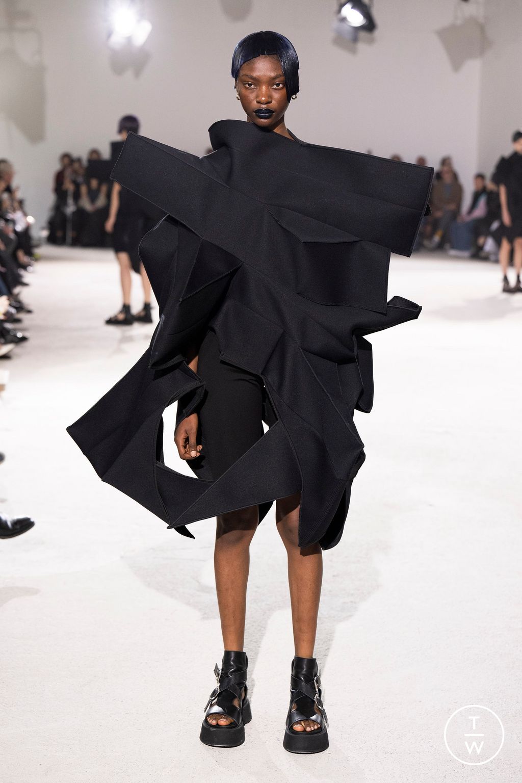 Fashion Week Paris Spring/Summer 2024 look 6 from the Junya Watanabe collection 女装