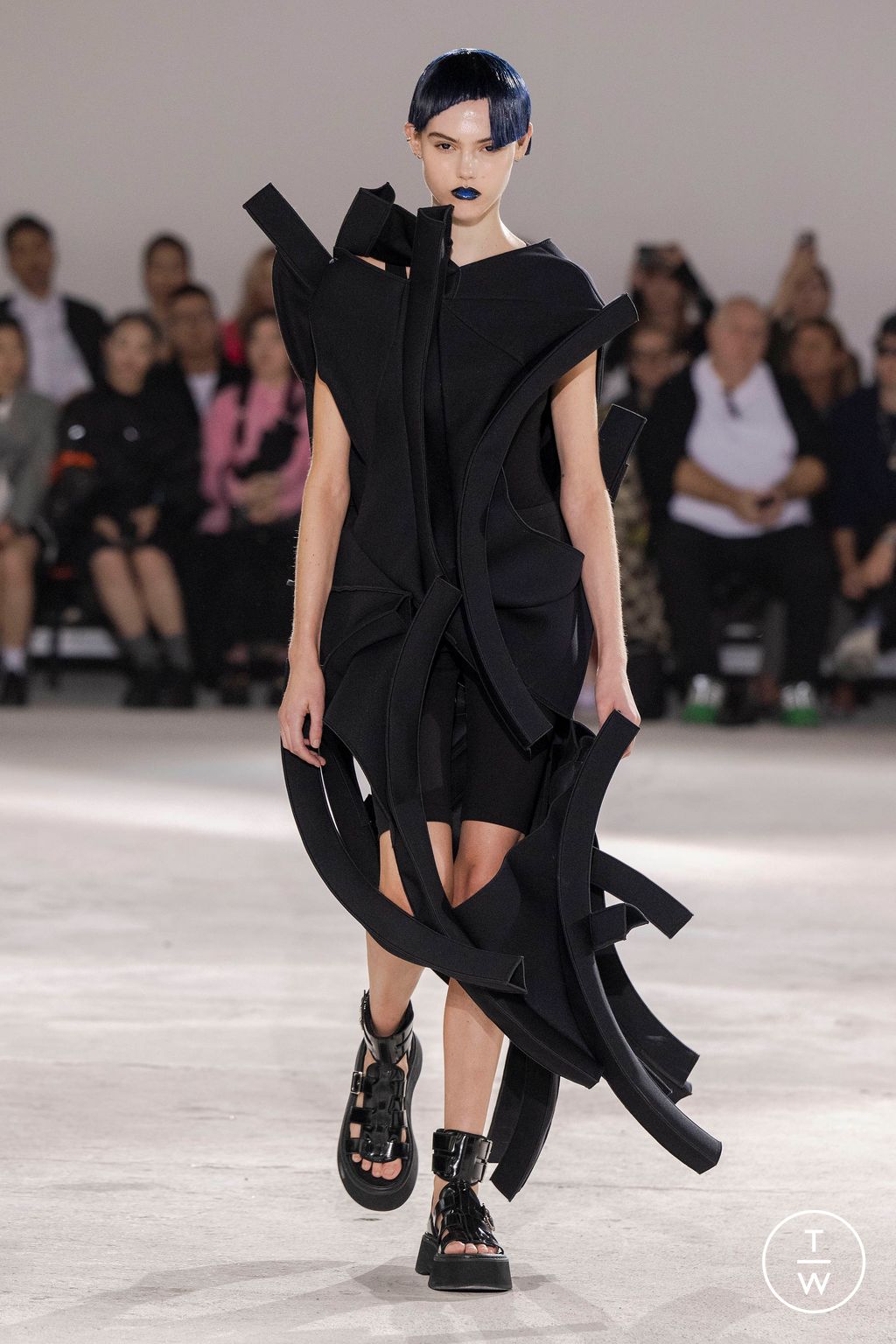 Fashion Week Paris Spring/Summer 2024 look 9 de la collection Junya Watanabe womenswear