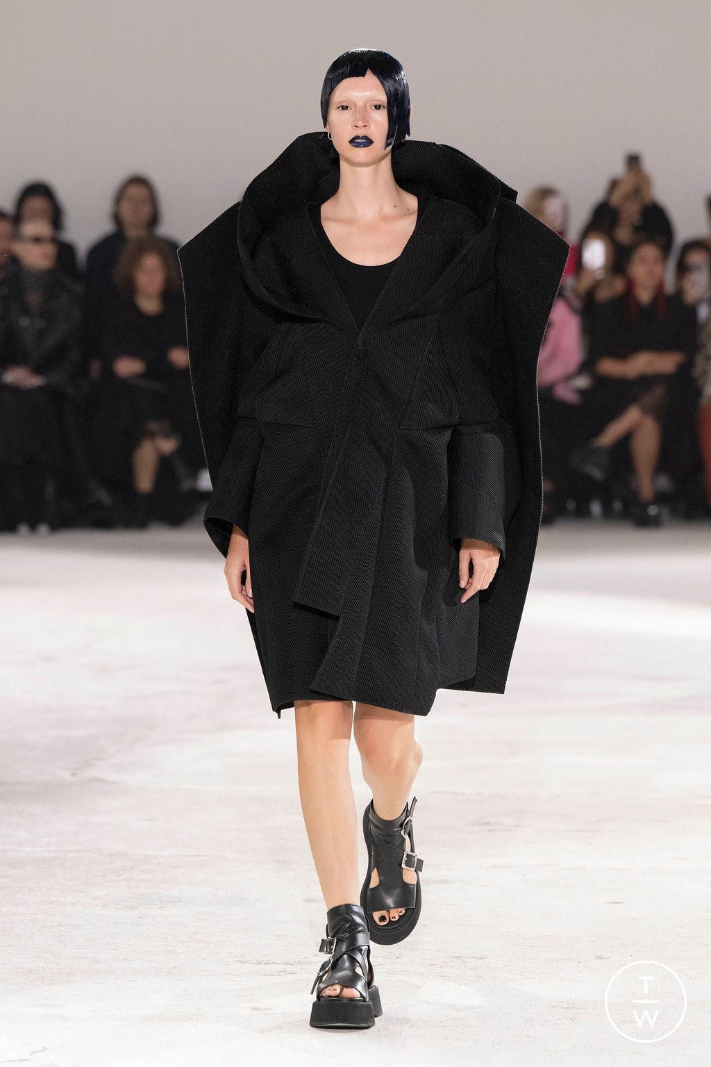 Fashion Week Paris Spring/Summer 2024 look 12 from the Junya Watanabe collection womenswear