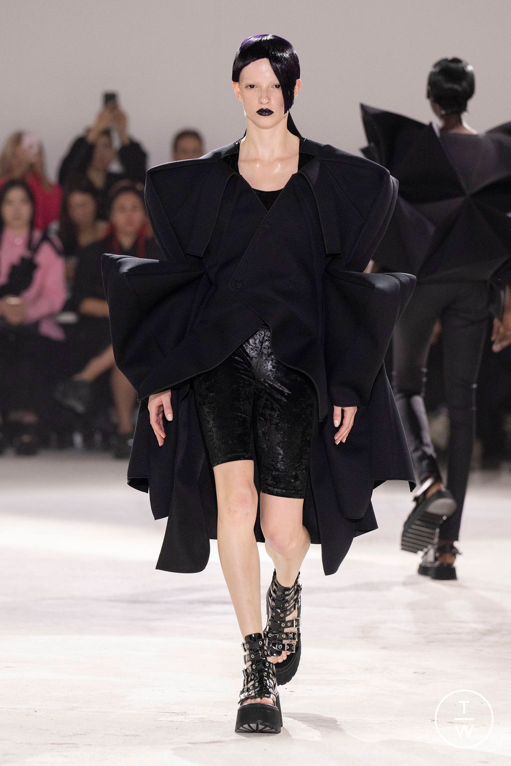 Fashion Week Paris Spring/Summer 2024 look 14 from the Junya Watanabe collection womenswear