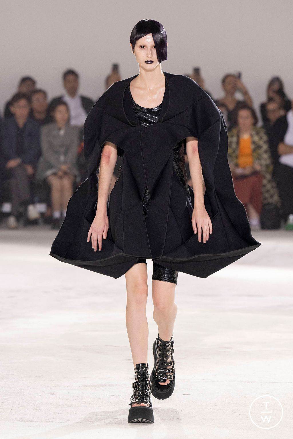 Fashion Week Paris Spring/Summer 2024 look 15 de la collection Junya Watanabe womenswear