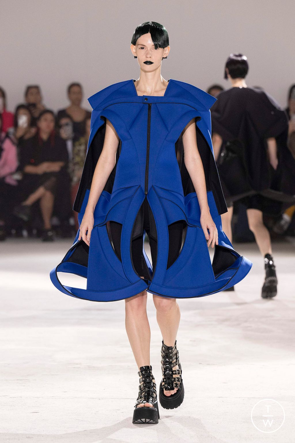 Fashion Week Paris Spring/Summer 2024 look 16 from the Junya Watanabe collection womenswear
