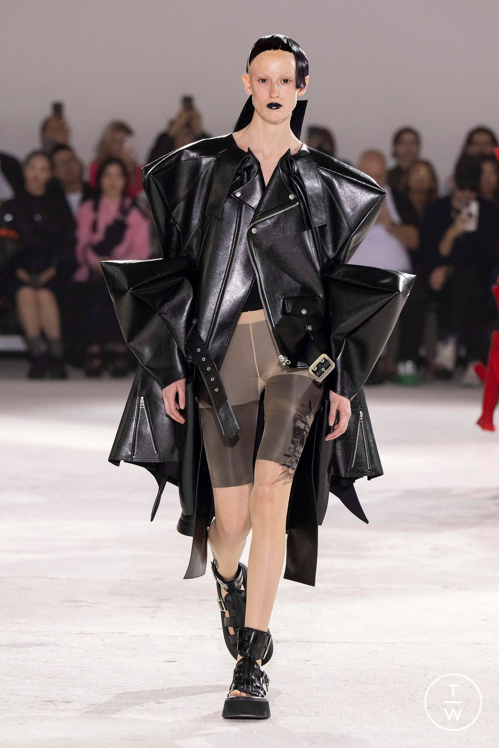 Fashion Week Paris Spring/Summer 2024 look 18 from the Junya Watanabe collection womenswear