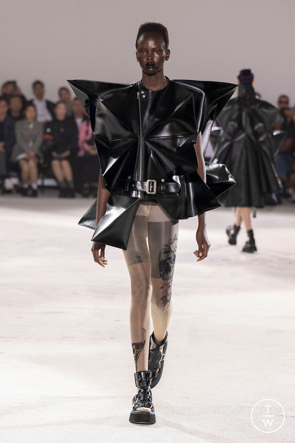 Fashion Week Paris Spring/Summer 2024 look 19 from the Junya Watanabe collection womenswear