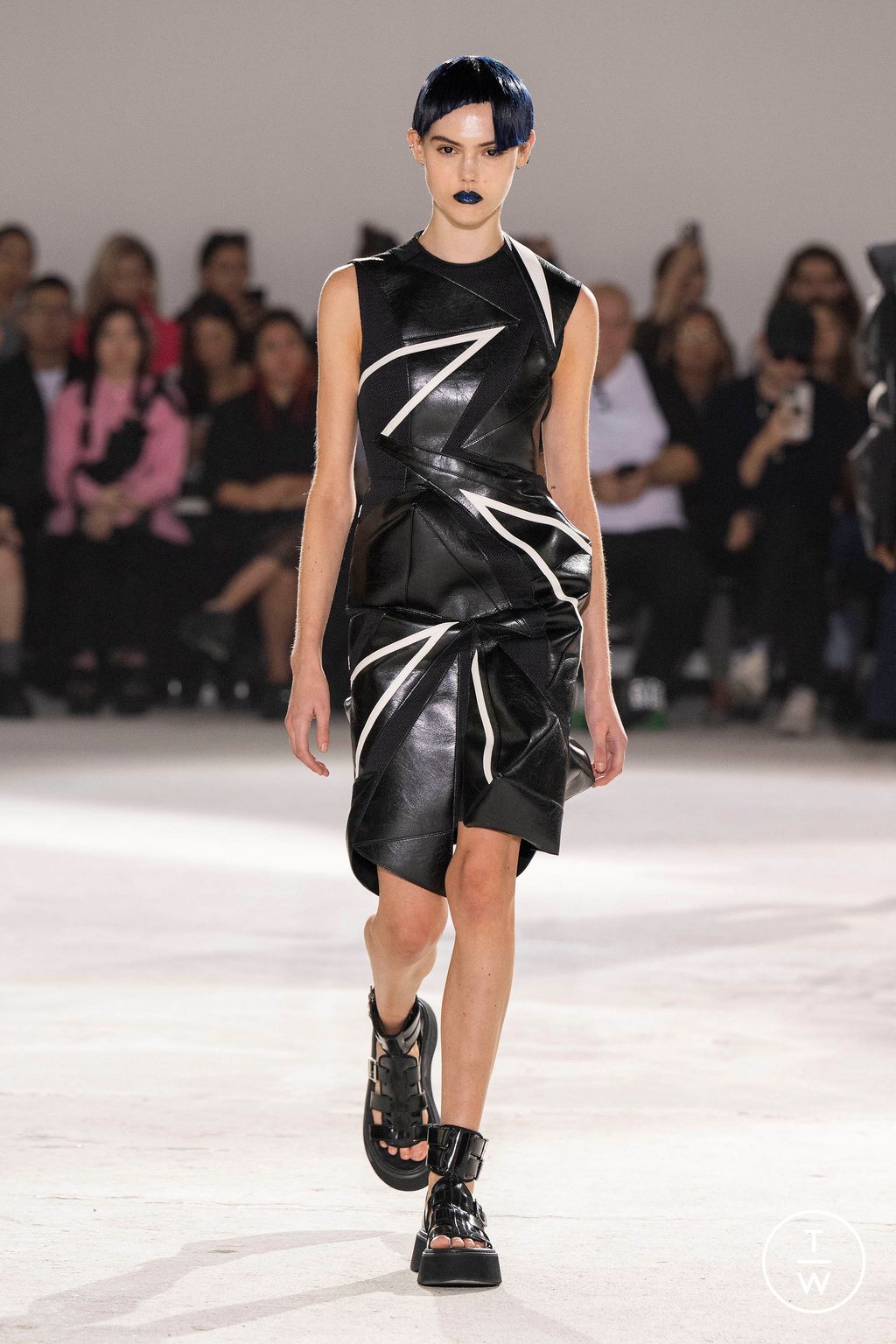Fashion Week Paris Spring/Summer 2024 look 25 de la collection Junya Watanabe womenswear