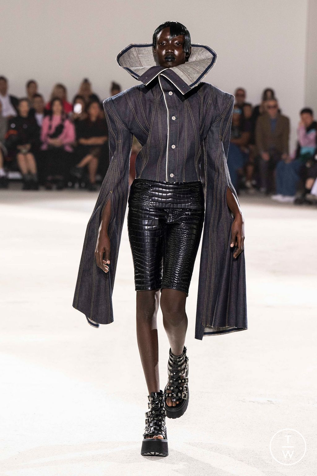 Fashion Week Paris Spring/Summer 2024 look 29 from the Junya Watanabe collection womenswear
