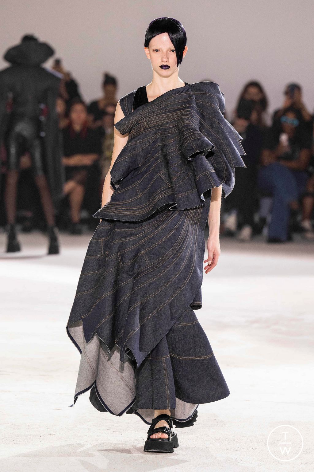 Fashion Week Paris Spring/Summer 2024 look 30 de la collection Junya Watanabe womenswear