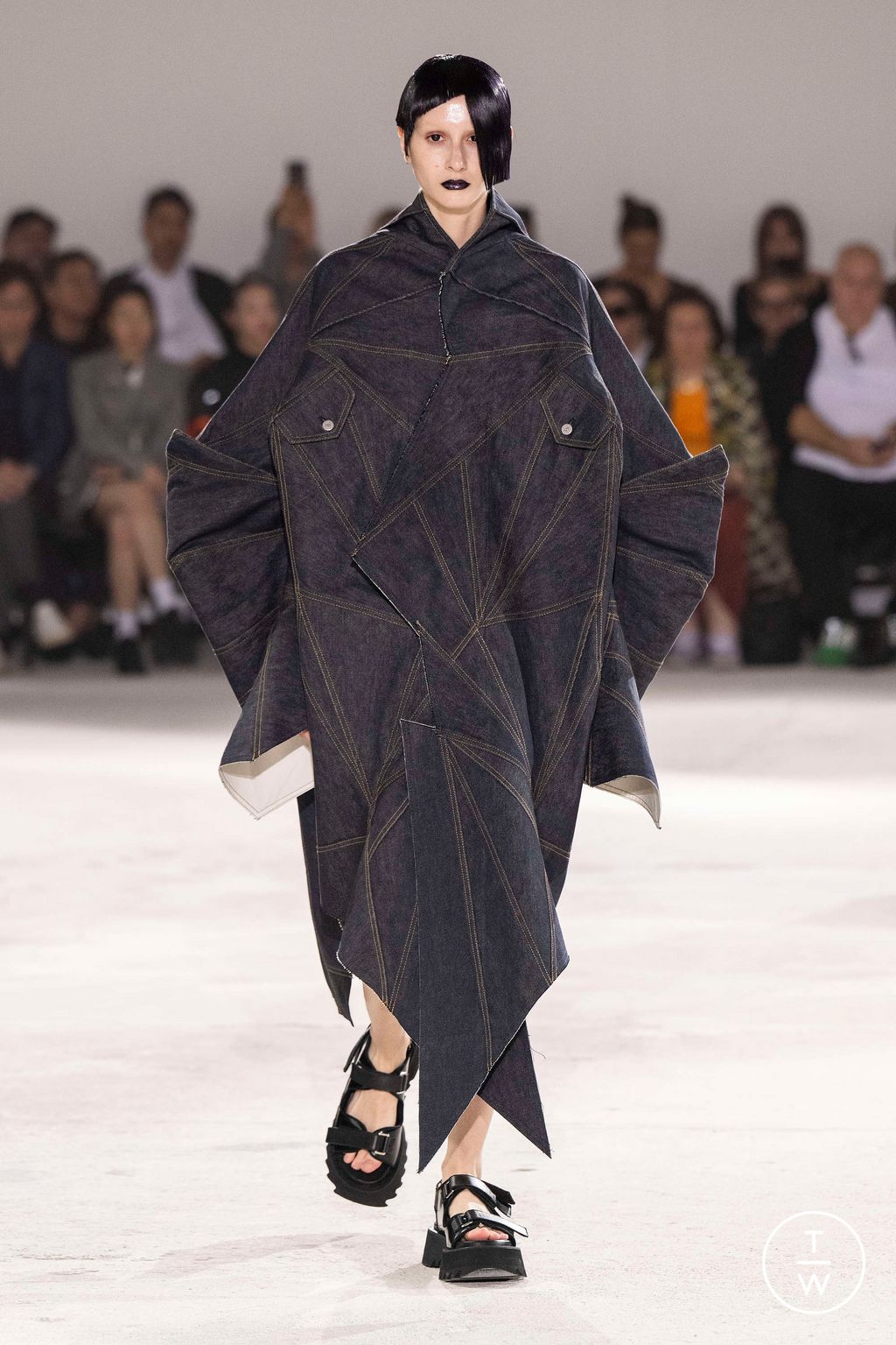 Fashion Week Paris Spring/Summer 2024 look 31 de la collection Junya Watanabe womenswear