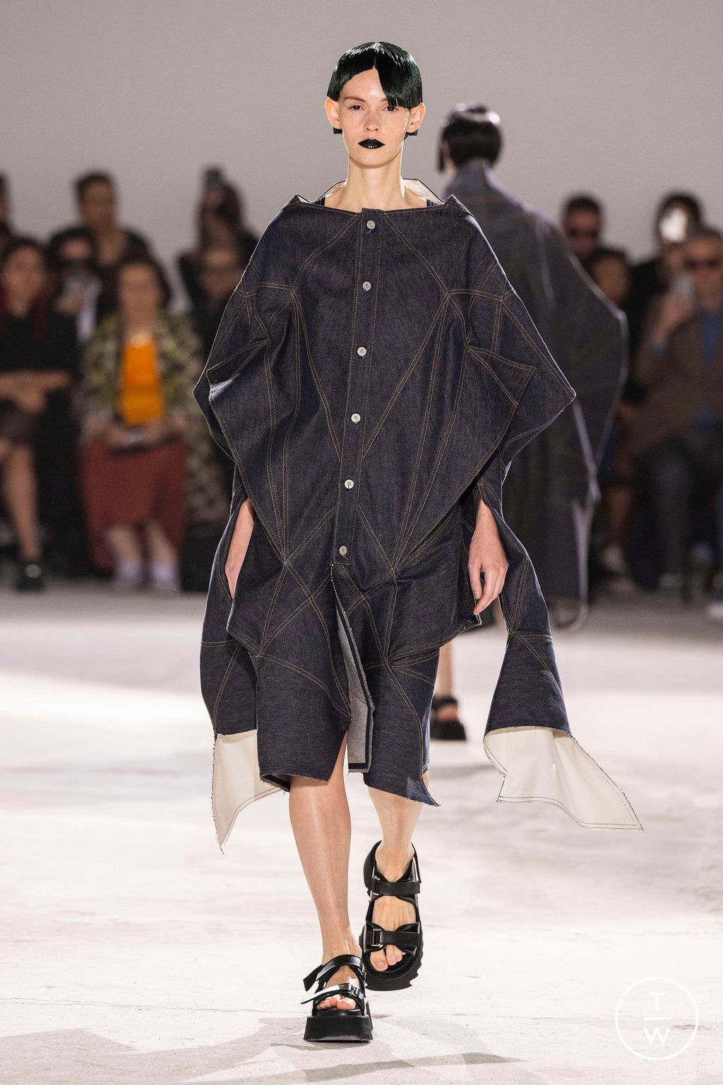 Fashion Week Paris Spring/Summer 2024 look 32 from the Junya Watanabe collection womenswear