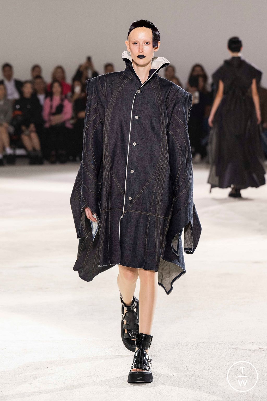 Fashion Week Paris Spring/Summer 2024 look 34 from the Junya Watanabe collection womenswear