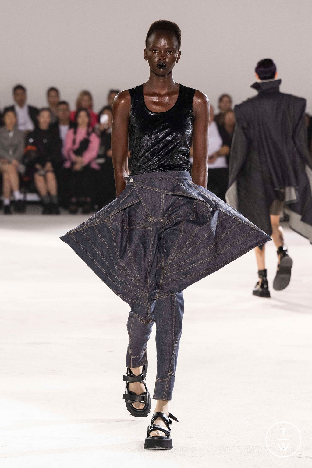 Fashion Week Paris Spring/Summer 2024 look 35 from the Junya Watanabe collection womenswear