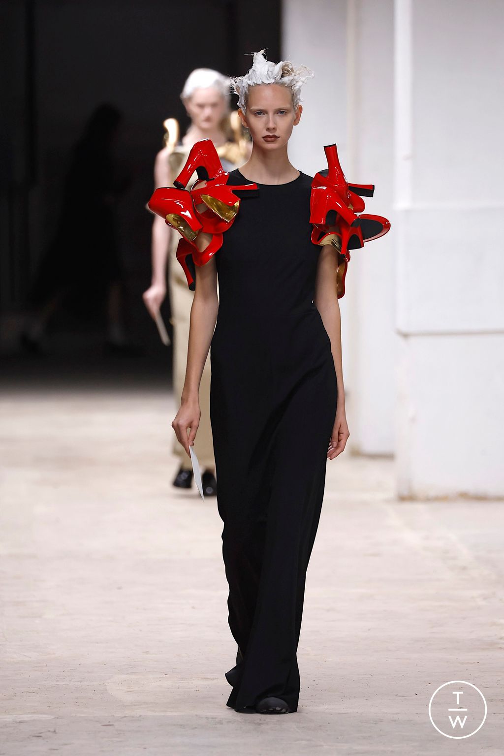 Fashion Week Paris Spring/Summer 2026 look 1 from the Junya Watanabe collection 女装