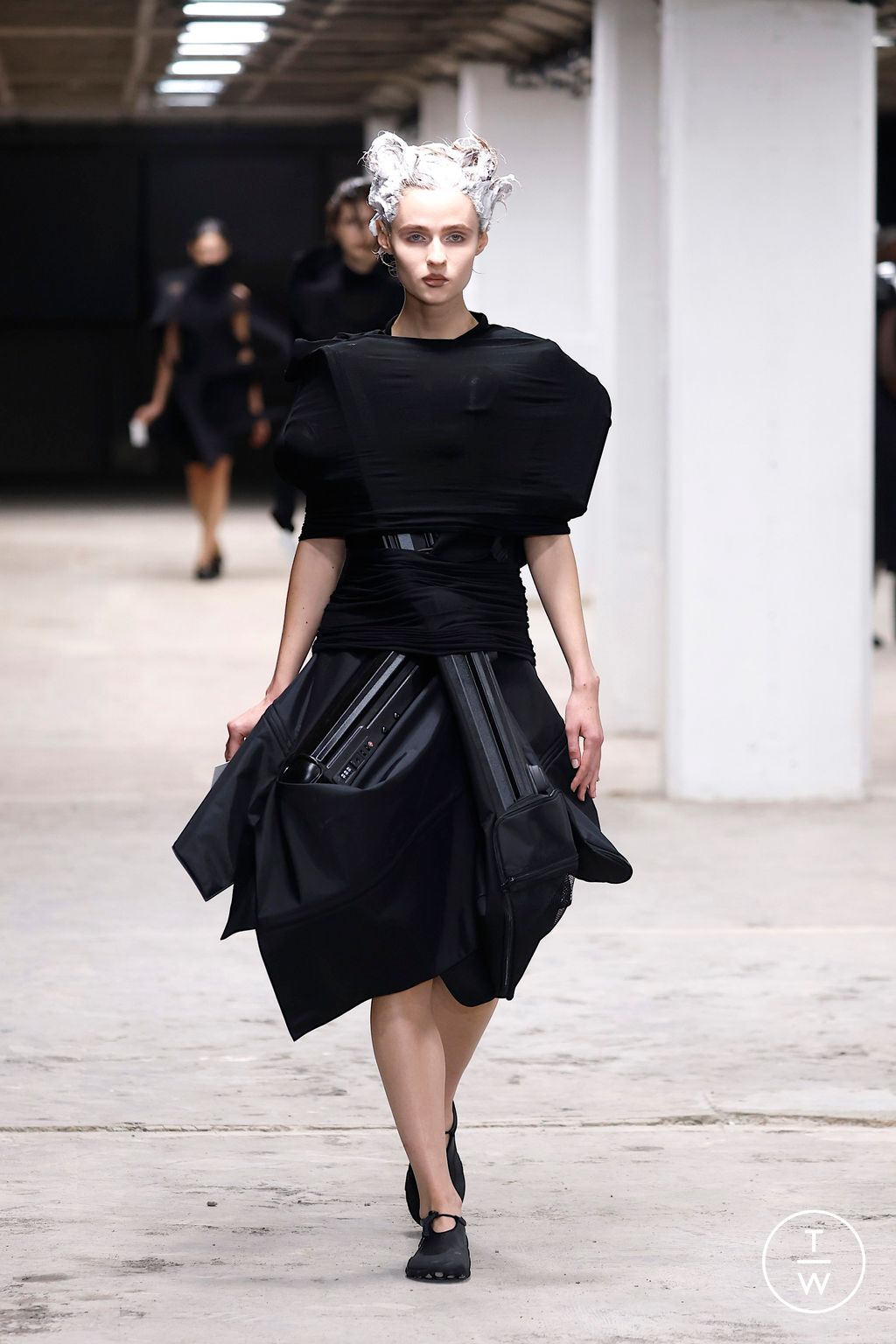 Fashion Week Paris Spring/Summer 2026 look 12 from the Junya Watanabe collection womenswear