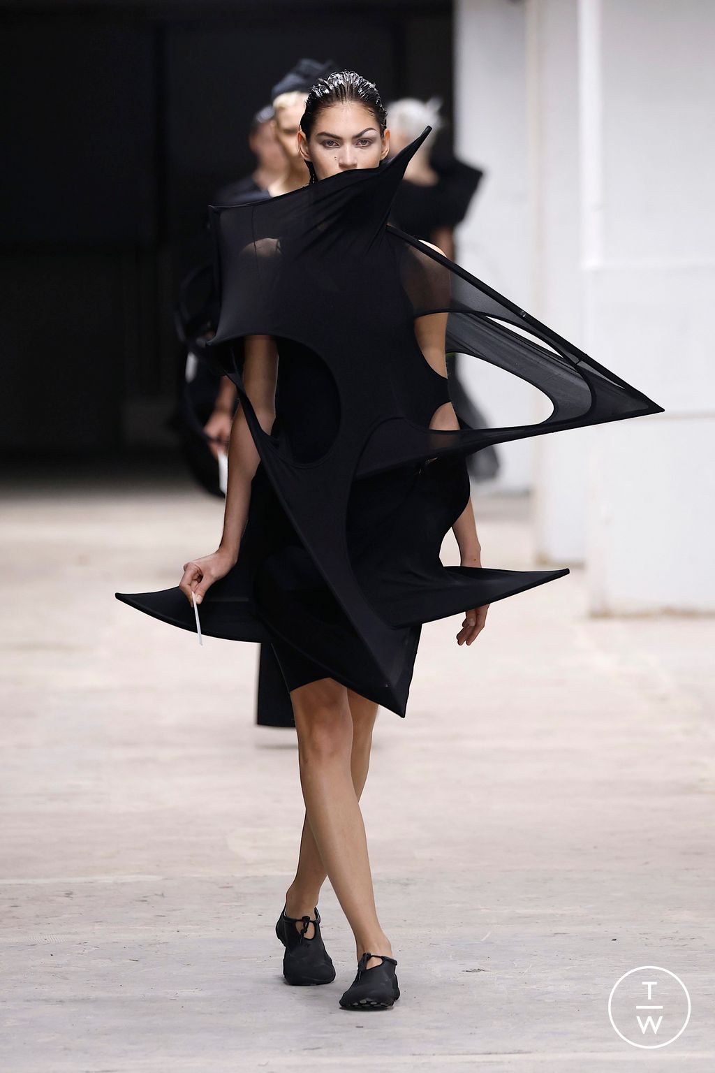 Fashion Week Paris Spring/Summer 2026 look 14 from the Junya Watanabe collection womenswear