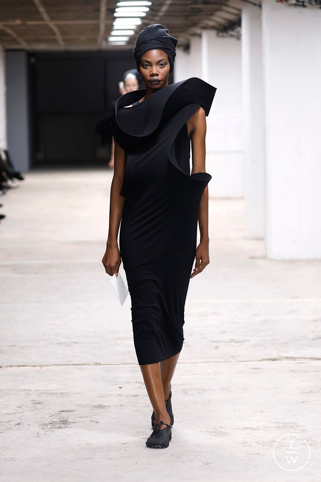 Fashion Week Paris Spring/Summer 2026 look 22 from the Junya Watanabe collection womenswear