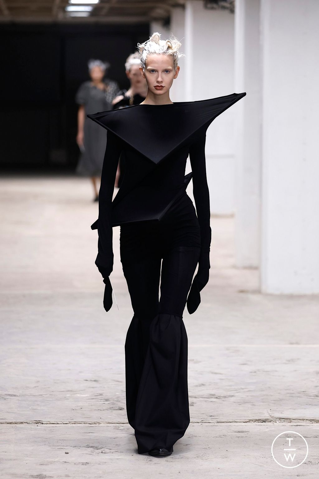 Fashion Week Paris Spring/Summer 2026 look 23 from the Junya Watanabe collection womenswear