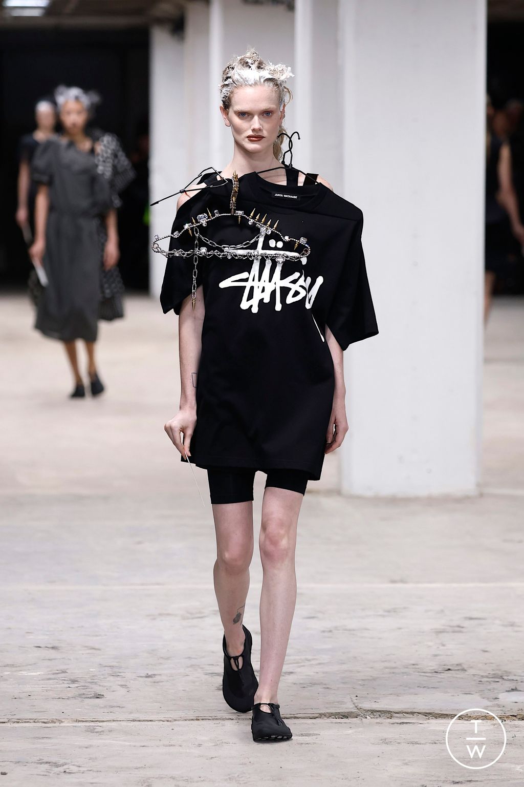 Fashion Week Paris Spring/Summer 2026 look 24 from the Junya Watanabe collection womenswear