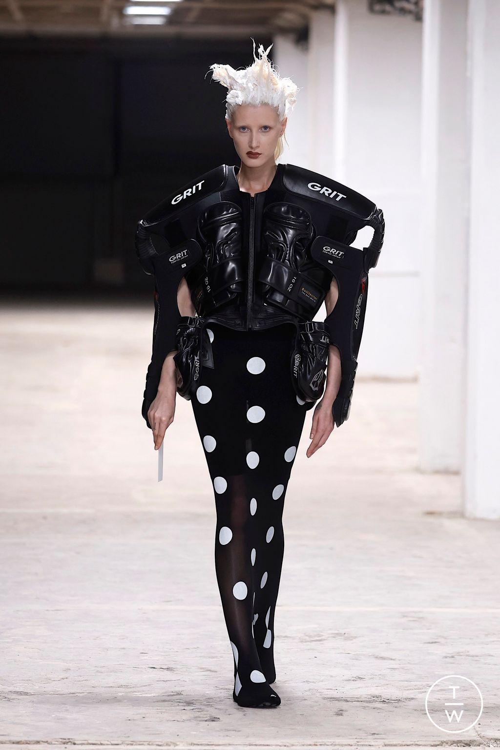 Fashion Week Paris Spring/Summer 2026 look 28 de la collection Junya Watanabe womenswear