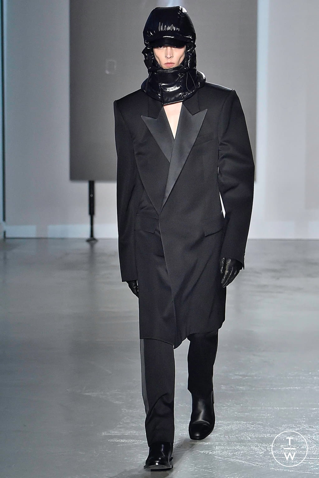 Fashion Week Paris Fall/Winter 2019 look 2 from the Juun.J collection menswear