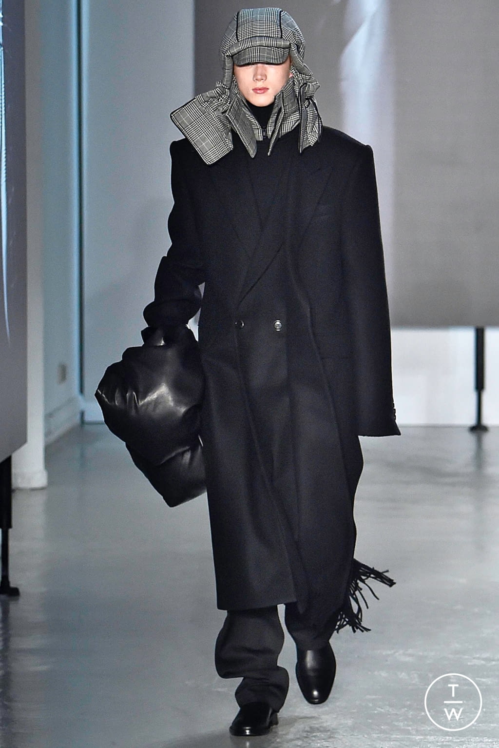 Fashion Week Paris Fall/Winter 2019 look 19 from the Juun.J collection menswear