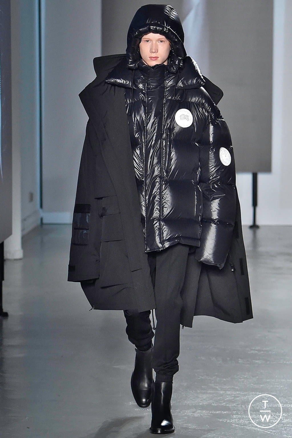 Fashion Week Paris Fall/Winter 2019 look 40 from the Juun.J collection menswear