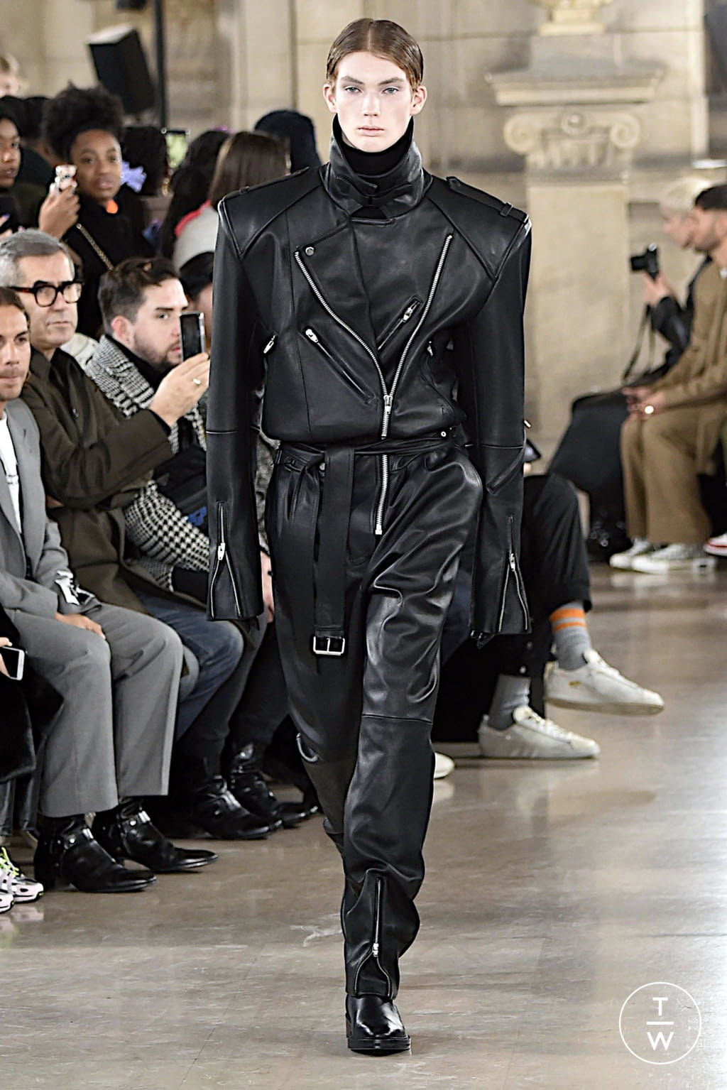 Fashion Week Paris Fall/Winter 2020 look 3 from the Juun.J collection menswear