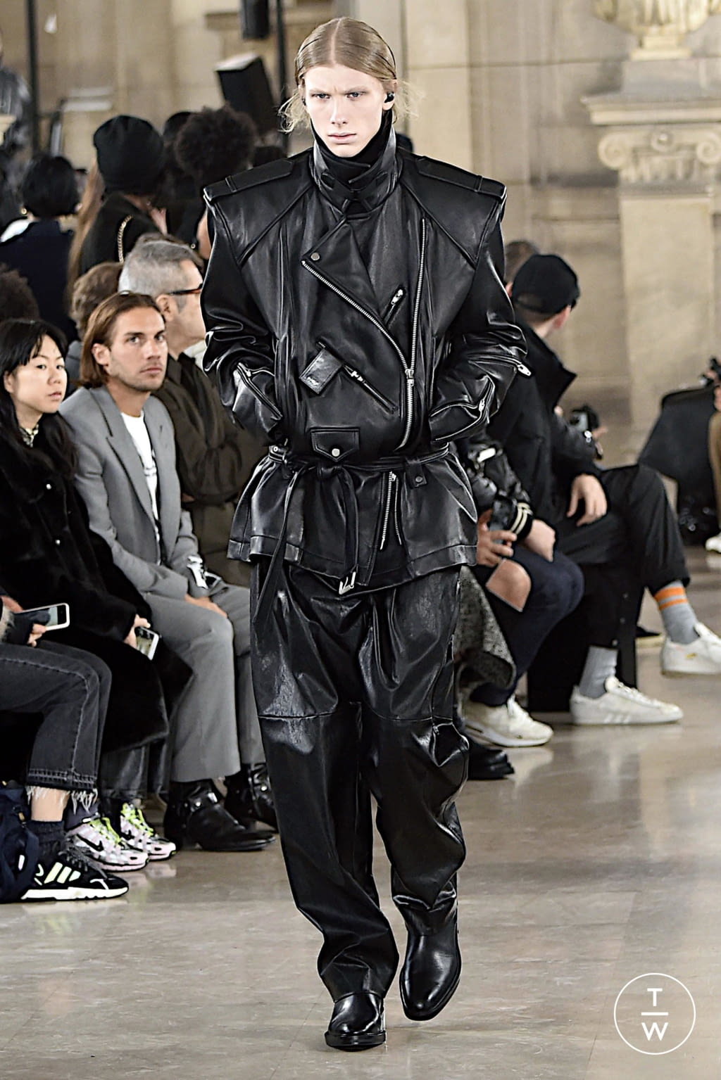 Fashion Week Paris Fall/Winter 2020 look 4 from the Juun.J collection 男装