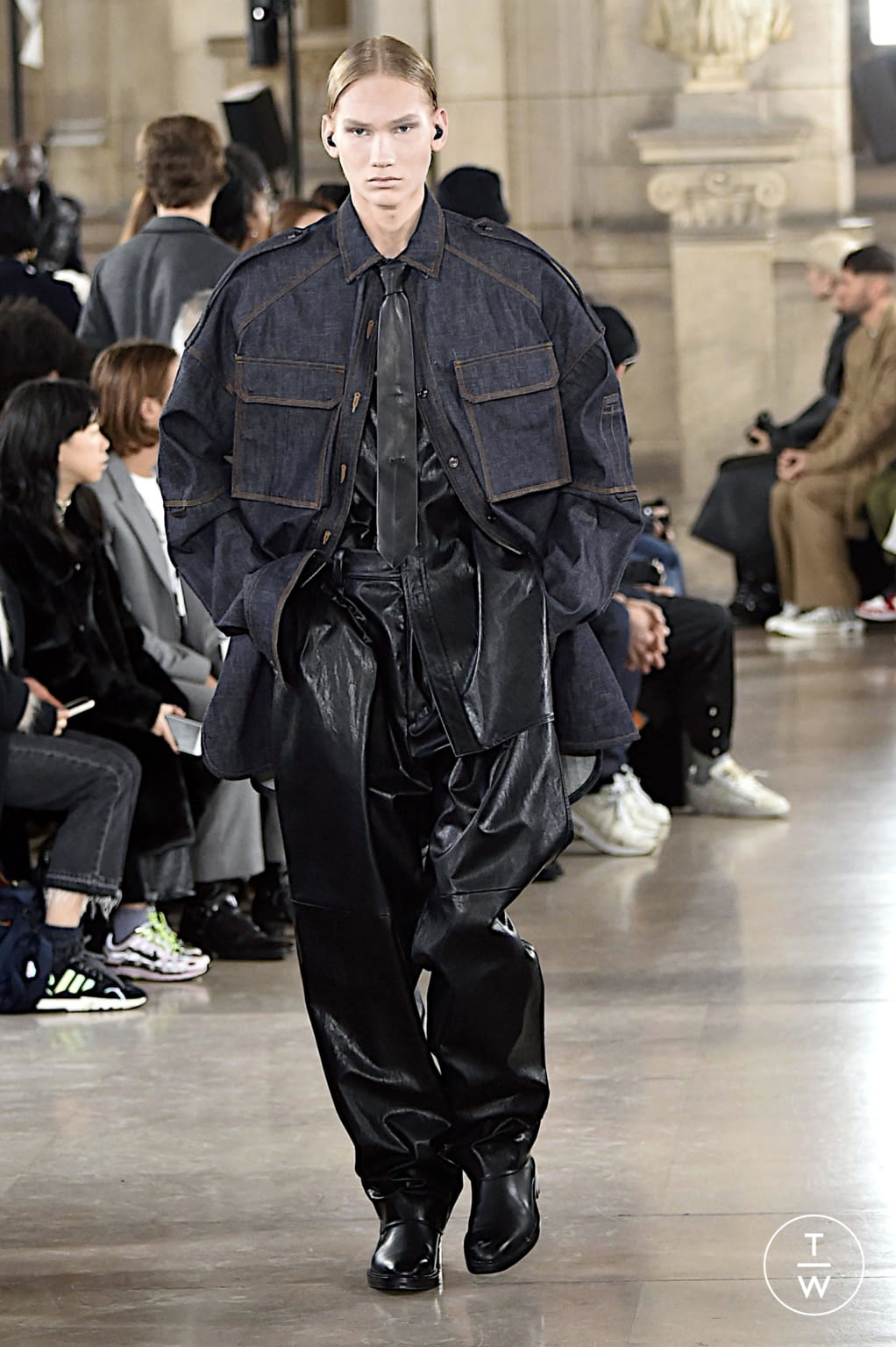Fashion Week Paris Fall/Winter 2020 look 19 from the Juun.J collection 男装