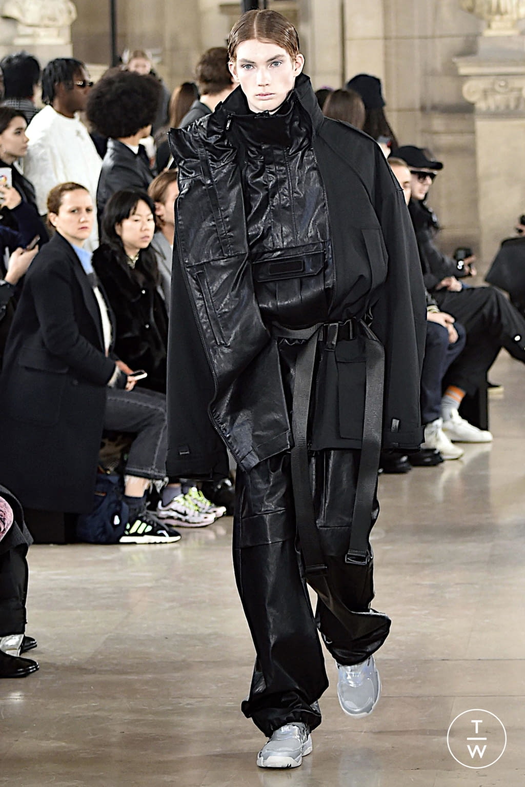 Fashion Week Paris Fall/Winter 2020 look 26 from the Juun.J collection menswear