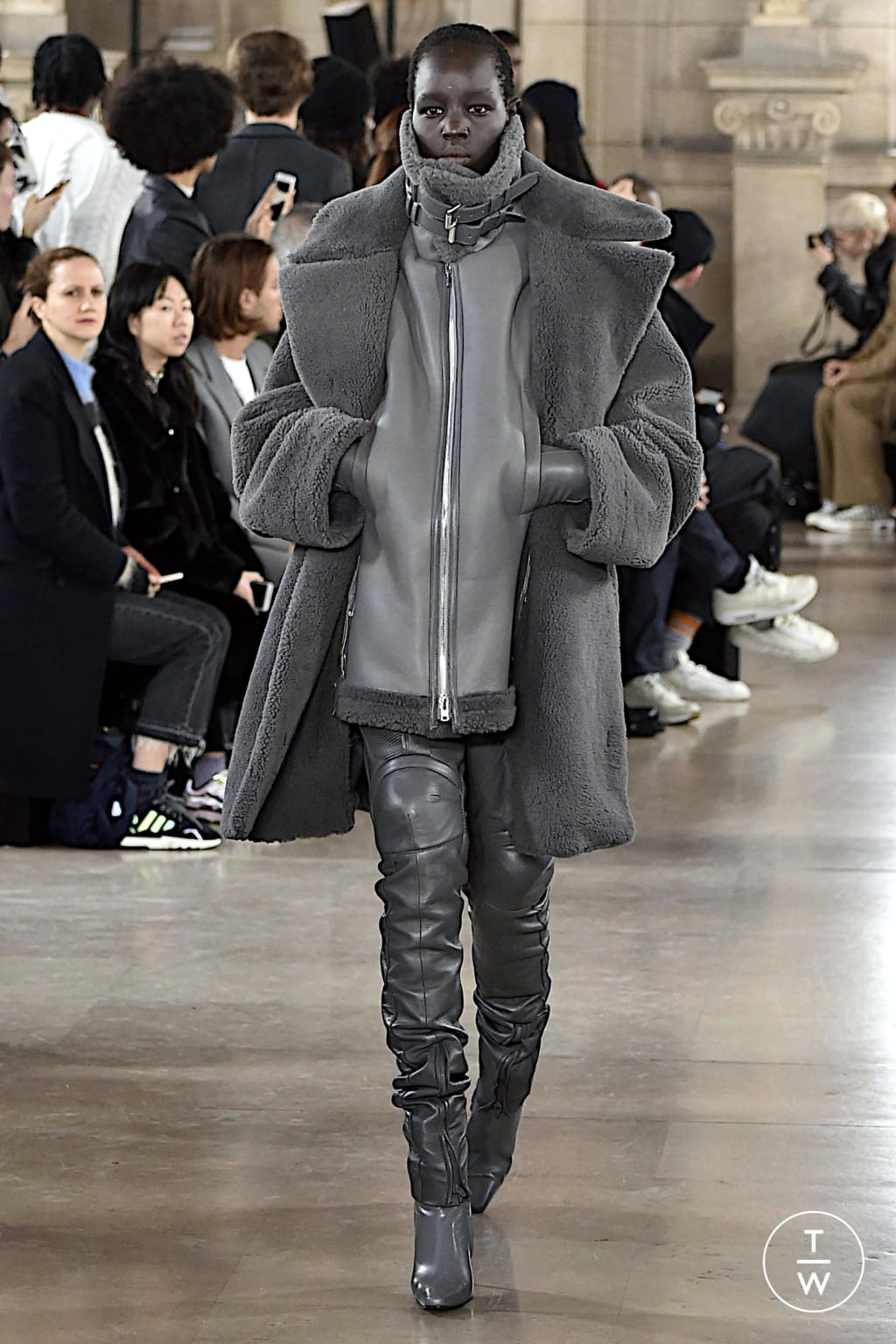 Fashion Week Paris Fall/Winter 2020 look 33 from the Juun.J collection 男装