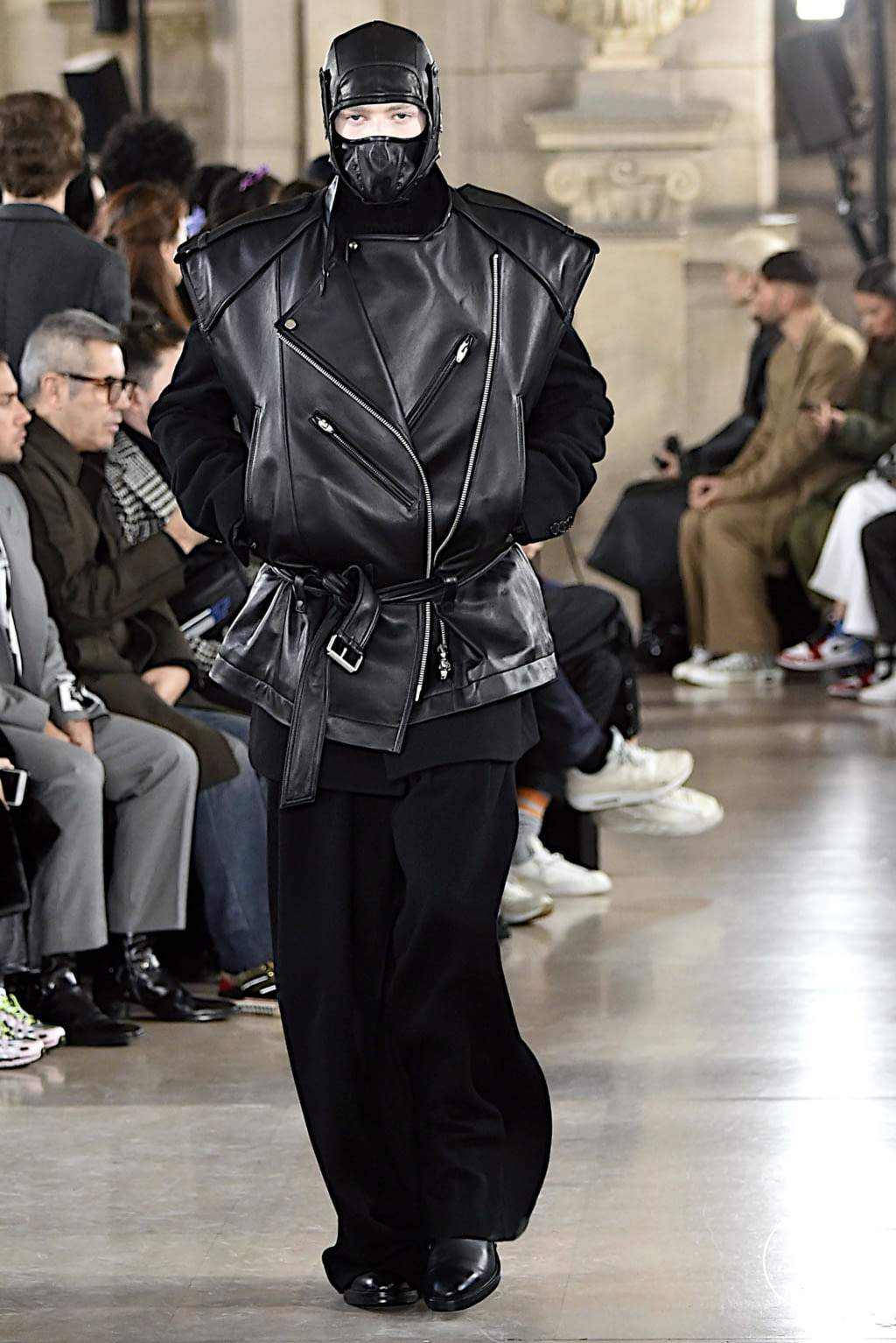 Fashion Week Paris Fall/Winter 2020 look 38 from the Juun.J collection 男装