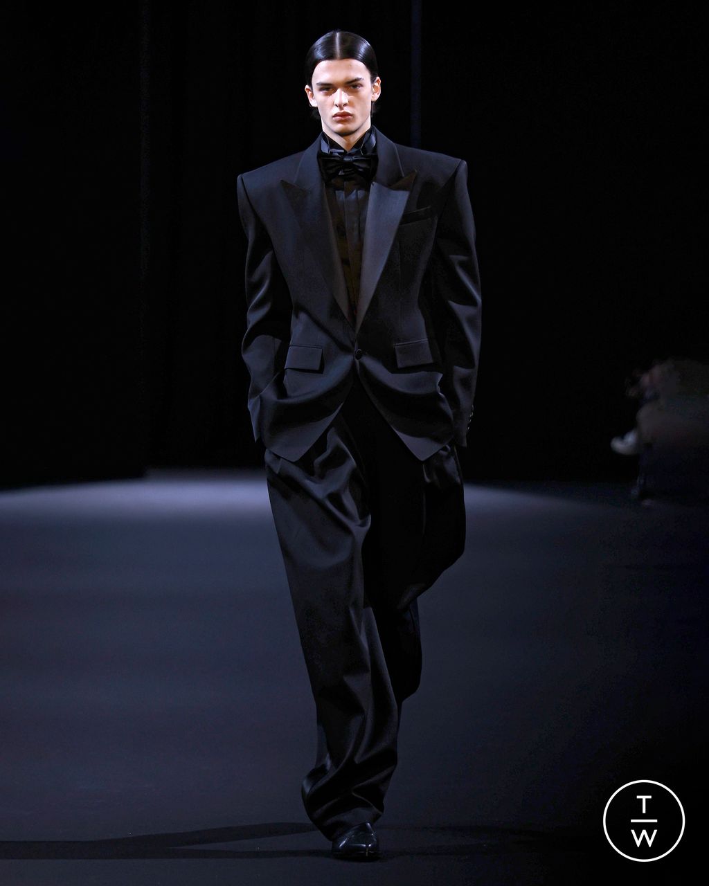 Fashion Week Paris Fall/Winter 2026 look 1 from the Juun.J collection menswear