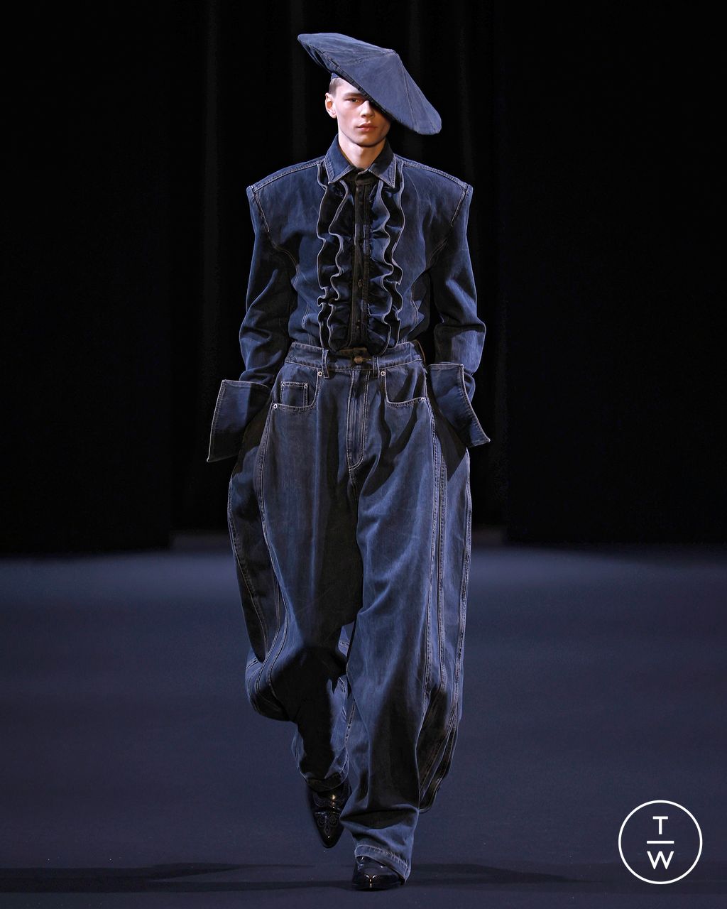 Fashion Week Paris Fall/Winter 2026 look 19 de la collection Juun.J menswear