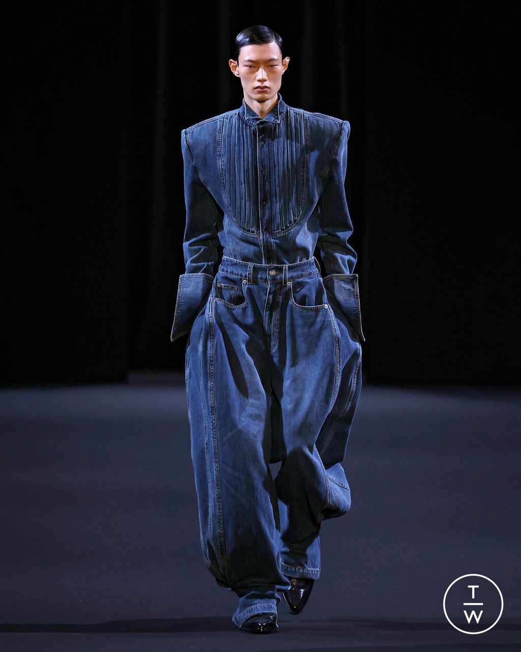 Fashion Week Paris Fall/Winter 2026 look 20 from the Juun.J collection menswear