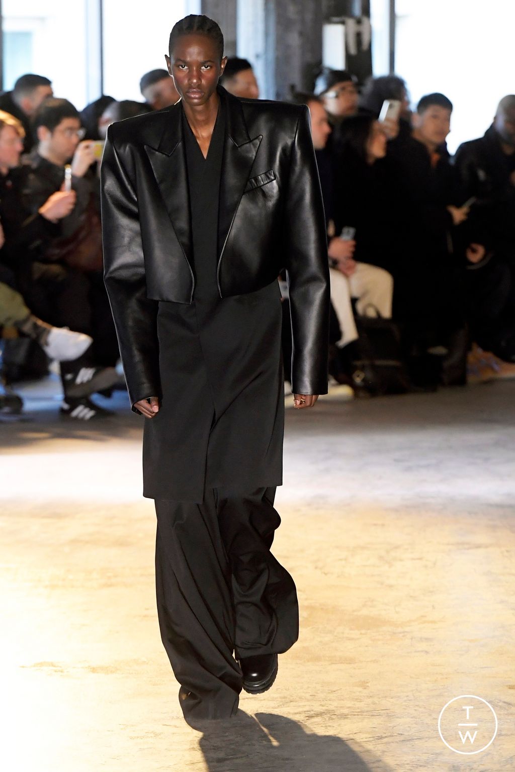 Fashion Week Paris Fall/Winter 2024 look 1 from the Juun.J collection 男装