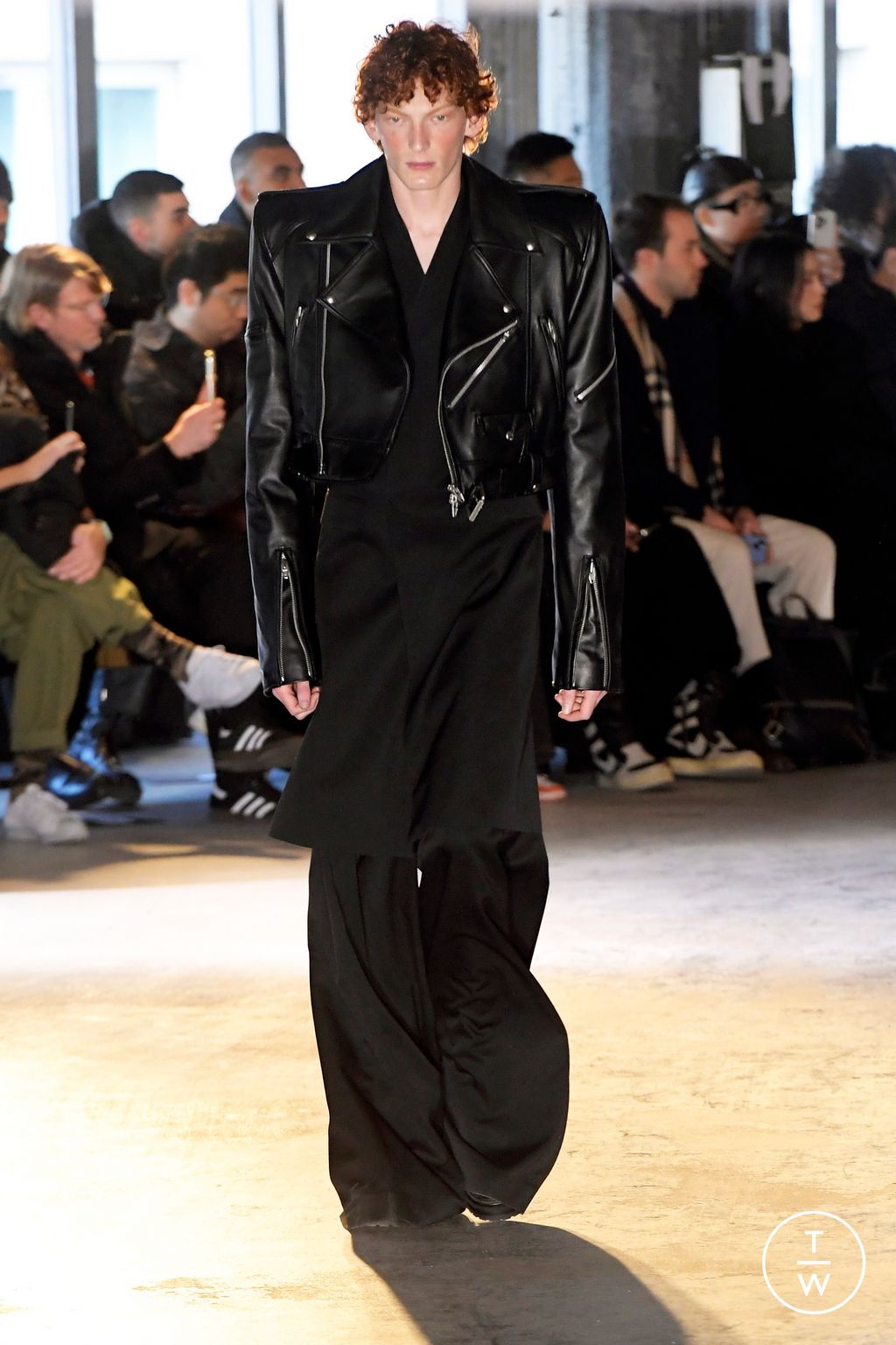 Fashion Week Paris Fall/Winter 2024 look 2 from the Juun.J collection menswear