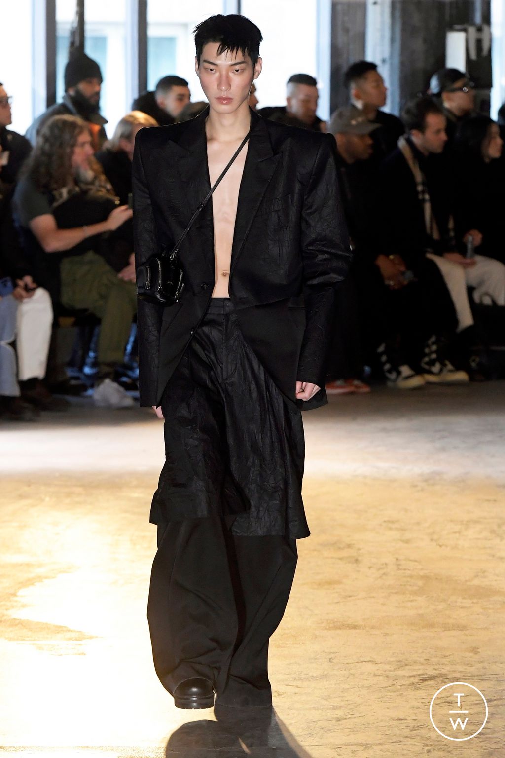 Fashion Week Paris Fall/Winter 2024 look 9 from the Juun.J collection menswear
