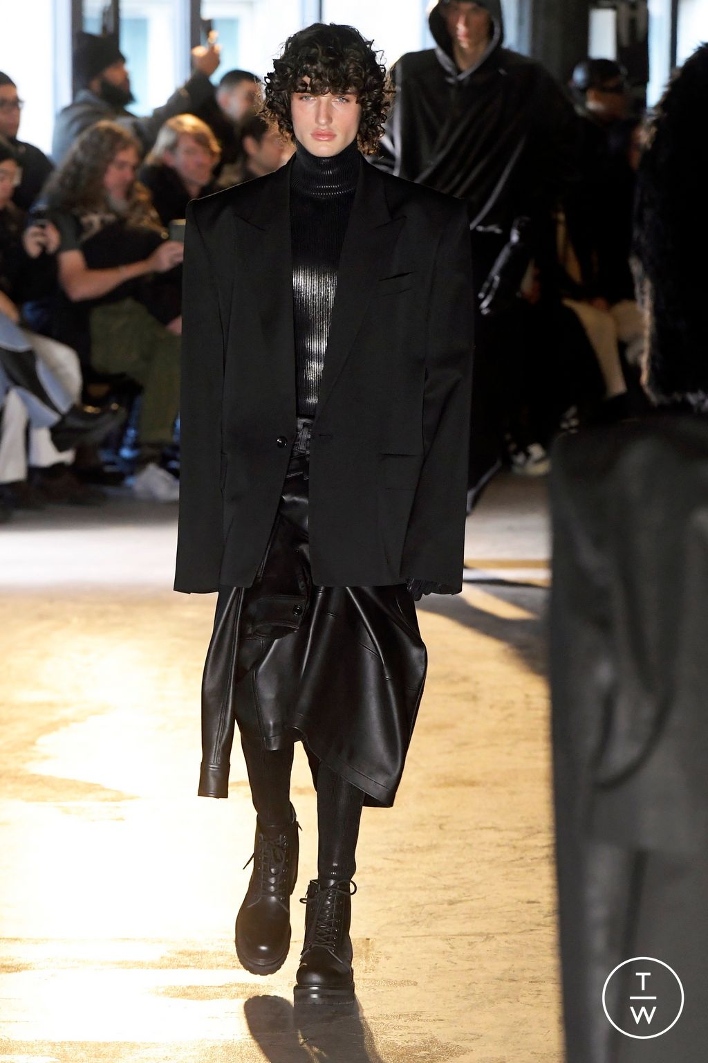 Fashion Week Paris Fall/Winter 2024 look 10 from the Juun.J collection 男装