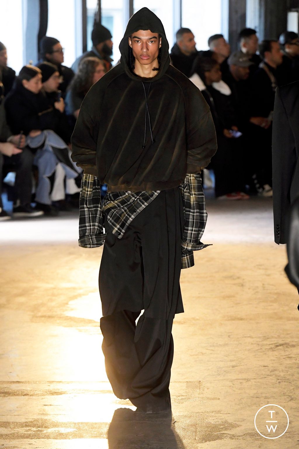 Fashion Week Paris Fall/Winter 2024 look 12 from the Juun.J collection menswear