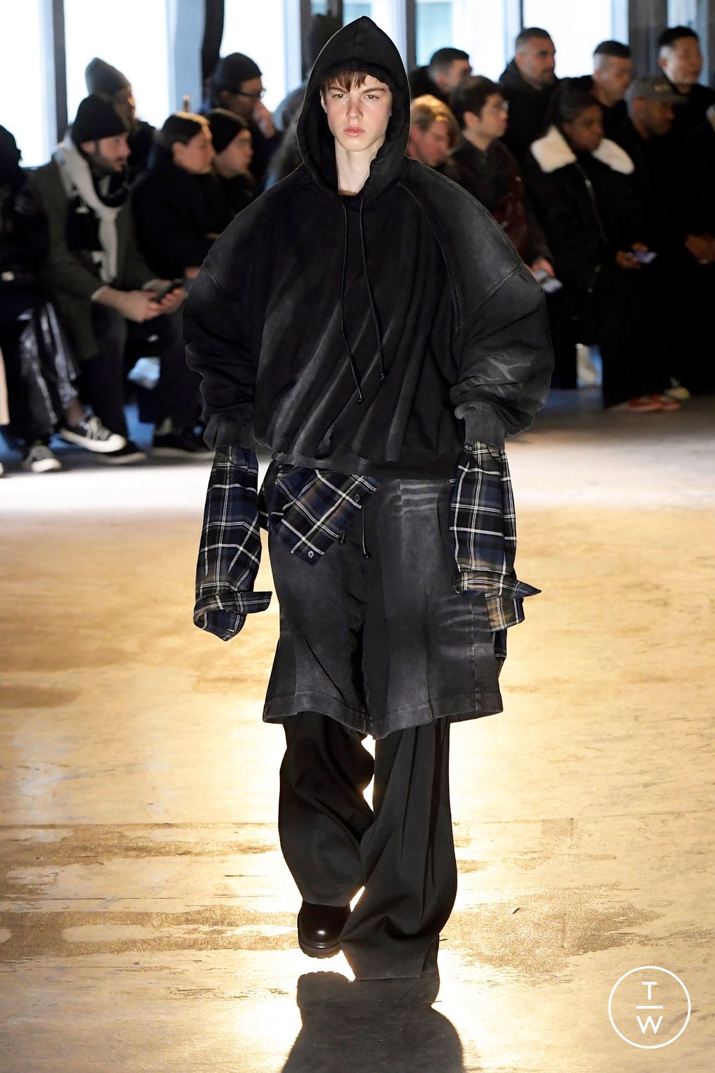 Fashion Week Paris Fall/Winter 2024 look 13 from the Juun.J collection menswear