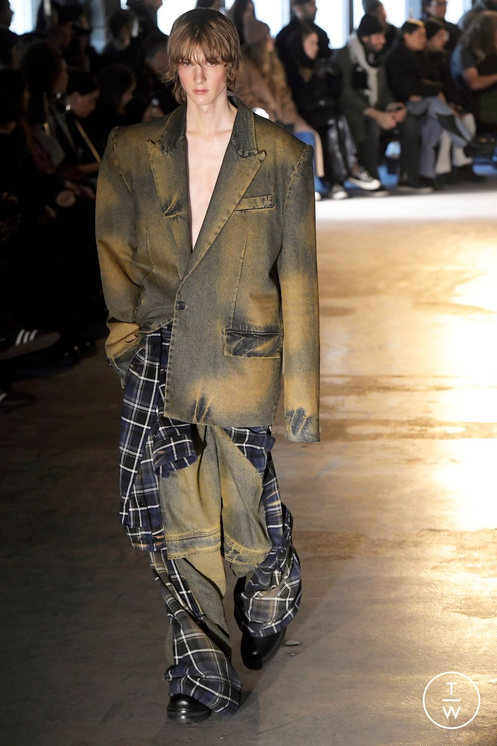 Fashion Week Paris Fall/Winter 2024 look 16 from the Juun.J collection 男装