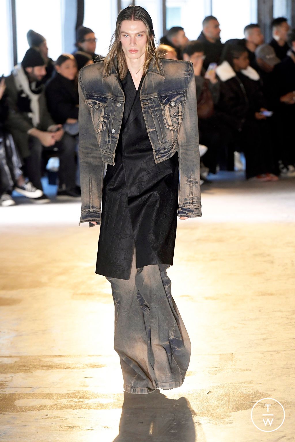 Fashion Week Paris Fall/Winter 2024 look 17 from the Juun.J collection 男装