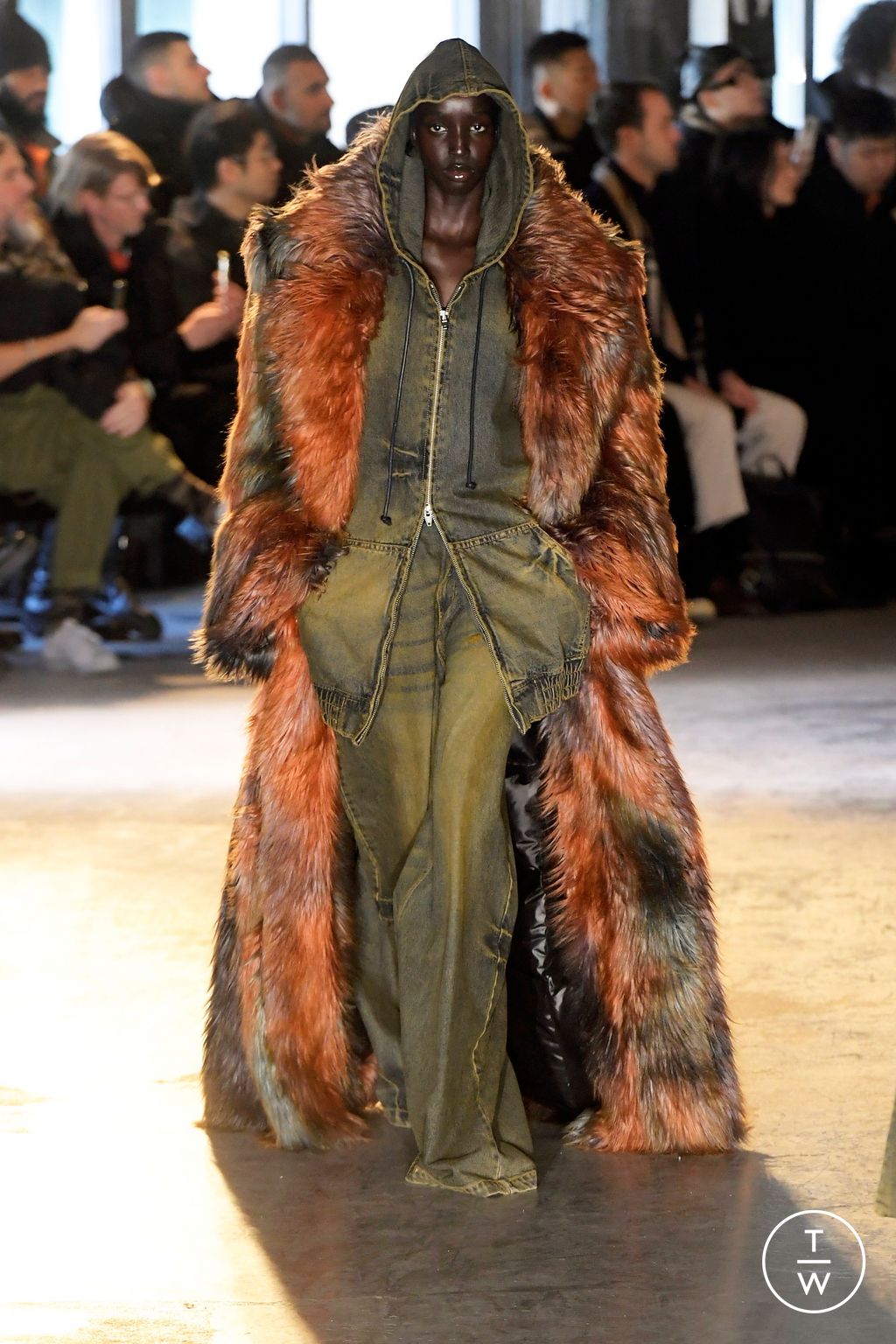 Fashion Week Paris Fall/Winter 2024 look 21 from the Juun.J collection menswear
