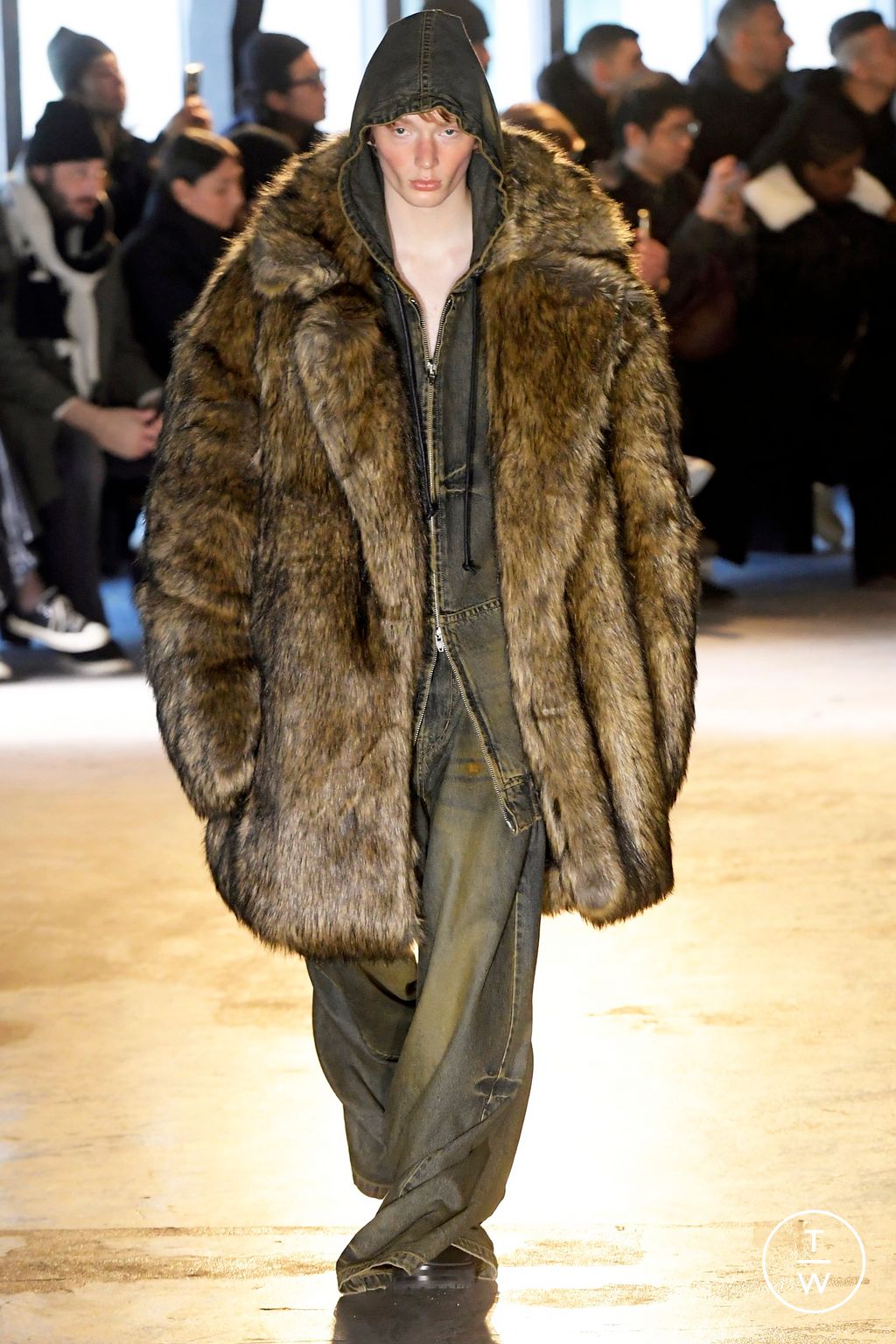 Fashion Week Paris Fall/Winter 2024 look 23 from the Juun.J collection 男装